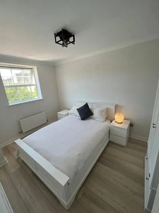 Stylish Penarth Marina Apartment Cardiff